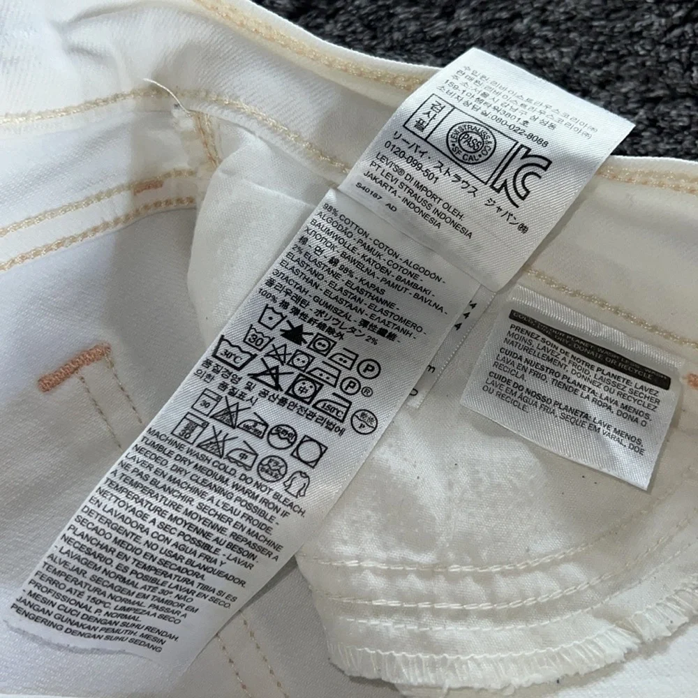LEVIS SHORTS WHITE SIZE W30 PEACH & CREAM COLORED THREADS ROLLED HEM WHITE LABLE